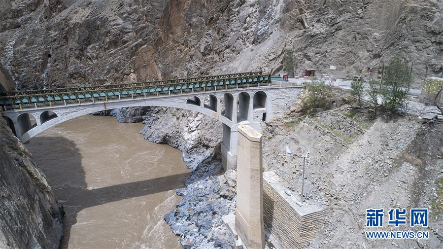 (新華全媒頭條·圖文互動)(1)沒有終結的尋找——追尋川藏公路上的一位無名烈士