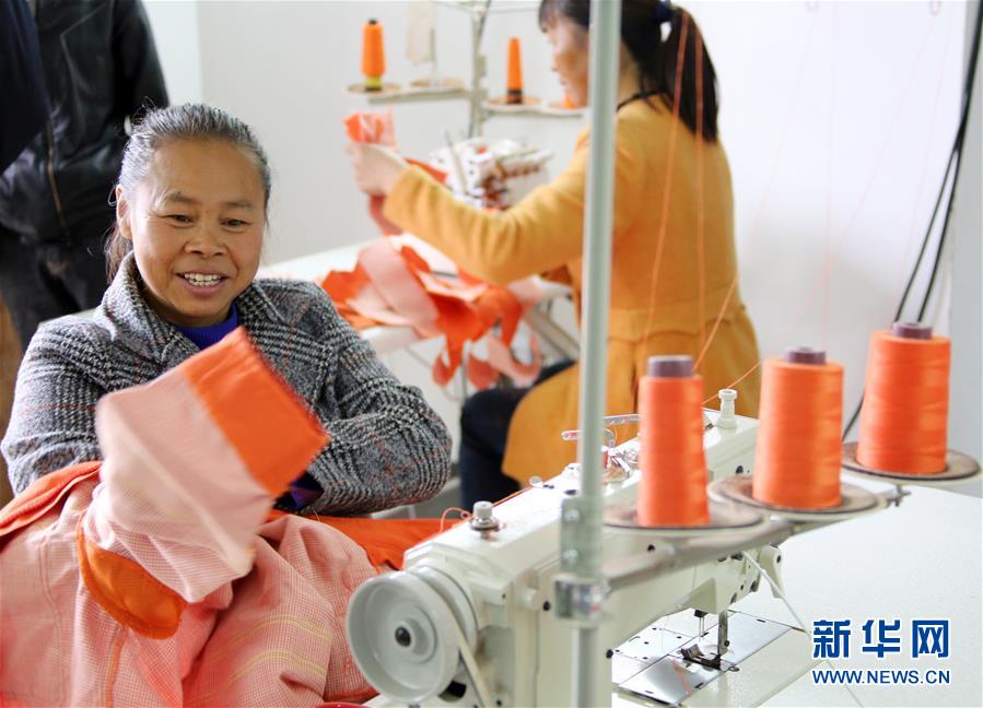 (四中全會精神在基層·圖文互動)(1)特寫:麻將桌“失業(yè)”記