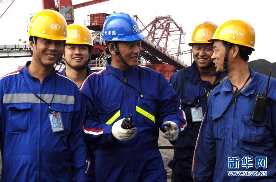 (愛國情 奮斗者·圖文互動)(3)錨定無悔奮進的航向——記港口創新路上的“藍領專家”孔祥瑞