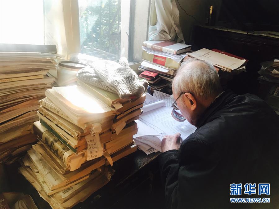 （新華全媒頭條·圖文互動(dòng)）（10）滄海橫流 信仰彌堅(jiān)——記共產(chǎn)黨員、湘潭大學(xué)九旬教授滄南