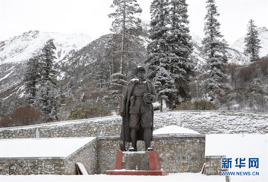 (新華全媒頭條·圖文互動)(3)格桑花開滿天路——寫在川藏公路通車65周年之際