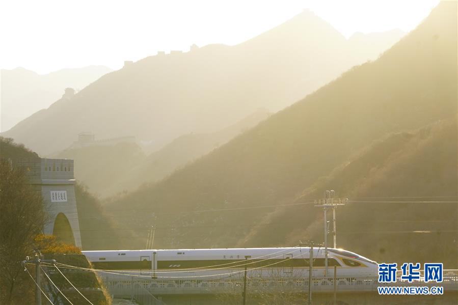 （新華全媒頭條·圖文互動(dòng)）（11）百年跨越，逐夢(mèng)京張——寫在京張高鐵開通暨中國(guó)高鐵突破3.5萬(wàn)公里之際