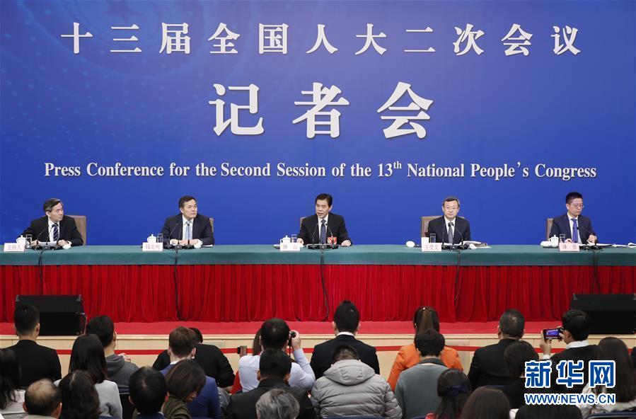 （兩會·XHDW）（1）商務部部長鐘山等就“促進形成強大國內市場 推動全方位對外開放”答記者問