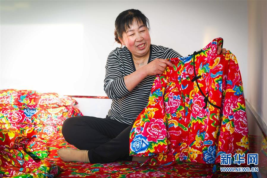 (新春走基層·圖文互動)(4)最冷的日子 最暖的團(tuán)聚——寒極小年里的暖心故事