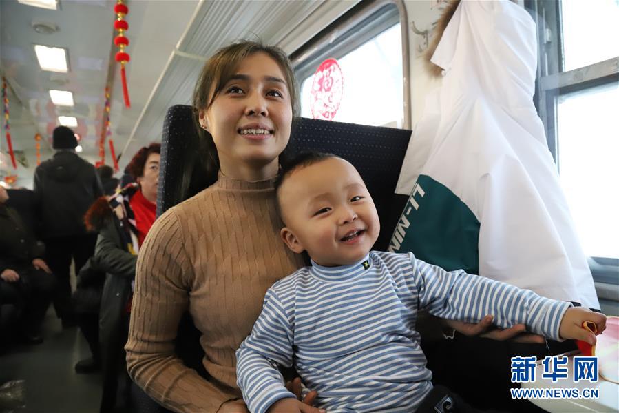 (新春走基層·圖文互動)(3)小康路上,與“小慢車”同行——長白山區綠皮火車二三事