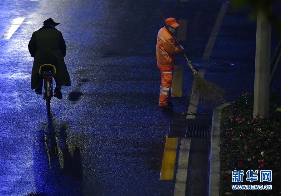 (新華全媒頭條)(10)非常“10+1”——武漢春節假期延長第一天掃描