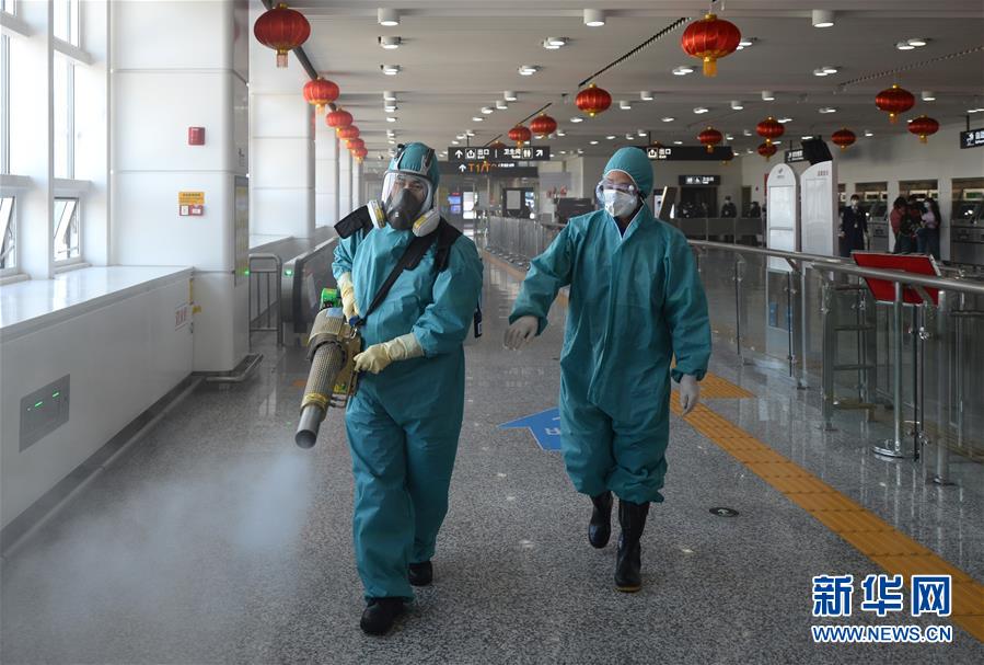 (聚焦疫情防控)(2)藍(lán)天志愿者的消毒戰(zhàn)“疫”