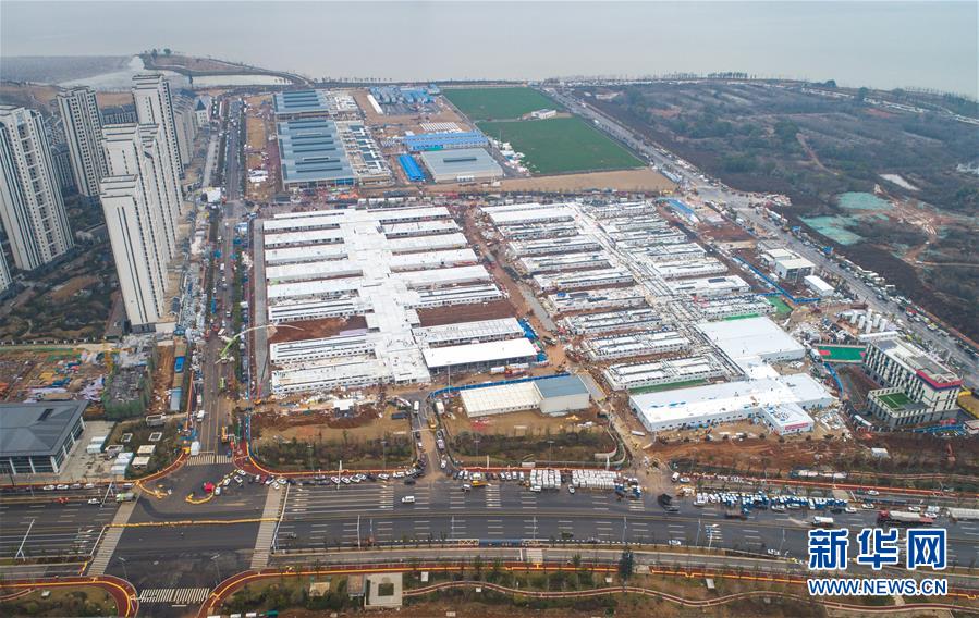 (新華全媒頭條·圖文互動) (4)做好疫情防護 統籌抓好改革發展穩定各項工作——堅決打贏疫情防控阻擊戰系列述評之四