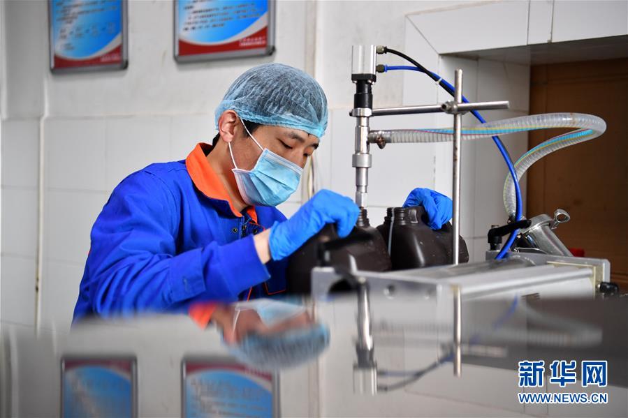 (圖文互動(dòng))(2)為防控疫情添磚加瓦——山西企業(yè)“跨界”生產(chǎn)防疫物資見聞