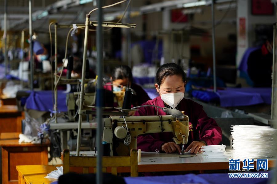 (圖文互動(dòng))(3)為防控疫情添磚加瓦——山西企業(yè)“跨界”生產(chǎn)防疫物資見聞