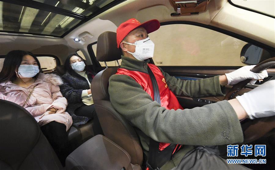 (新華全媒頭條·圖文互動)(7)火線上的中流砥柱——獻(xiàn)給奮戰(zhàn)在抗疫一線的醫(yī)務(wù)工作者