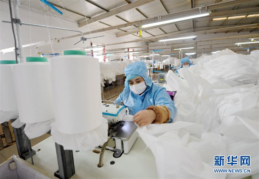 （聚焦疫情防控·圖文互動）（6）我們能多產(chǎn)一件，前方就少一份風(fēng)險——醫(yī)用防護服“河北制造”緊急“起飛”記