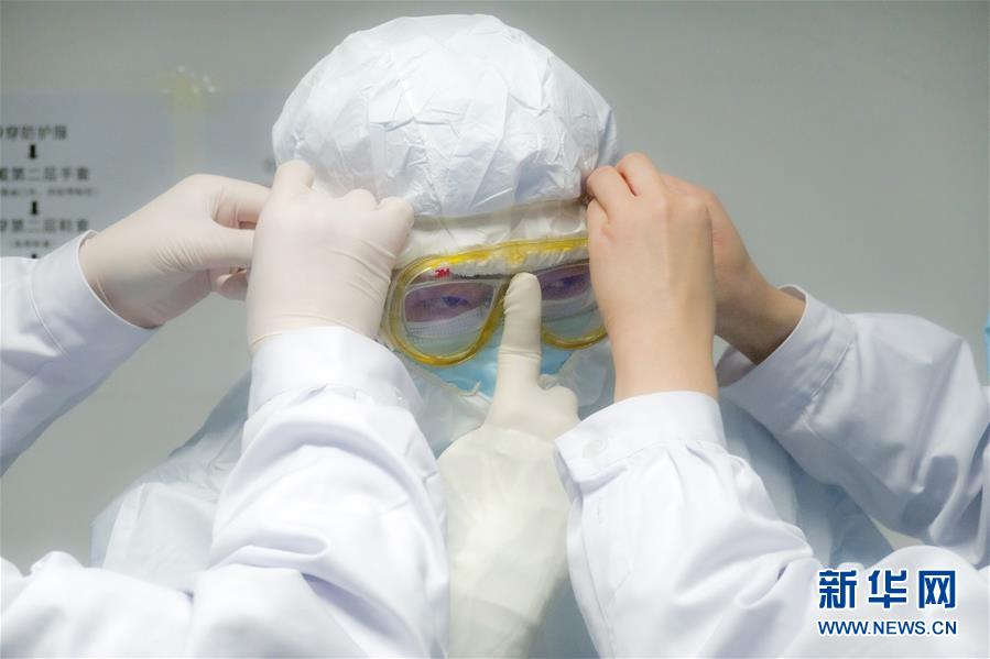 (新華全媒頭條·圖文互動)(3)“與國家同舟,與人民共濟”——新冠肺炎重癥救治同濟醫(yī)院戰(zhàn)“疫”直擊