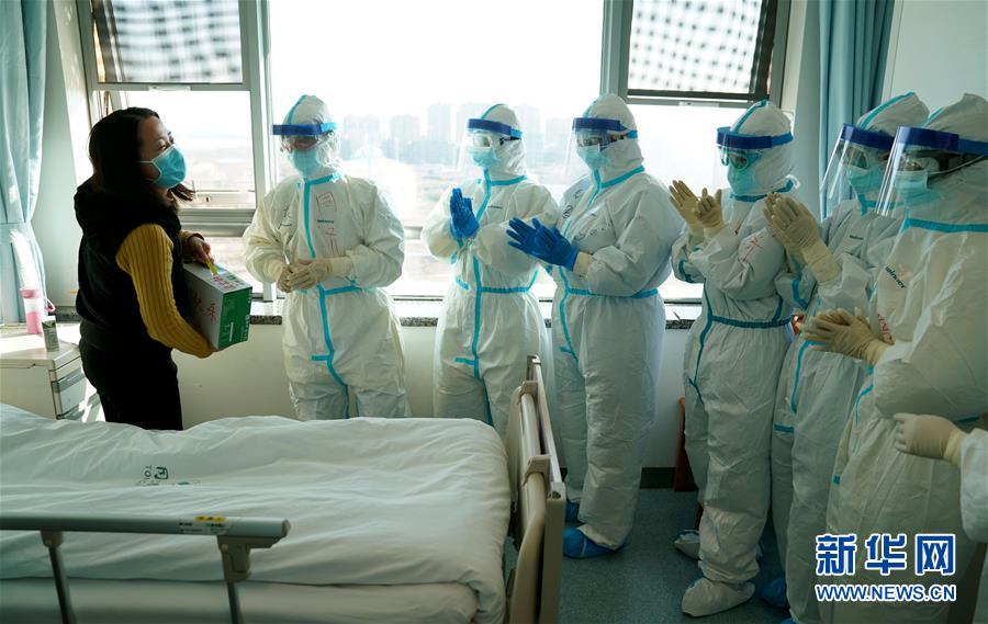 (新華全媒頭條·圖文互動)(6)“與國家同舟,與人民共濟”——新冠肺炎重癥救治同濟醫(yī)院戰(zhàn)“疫”直擊