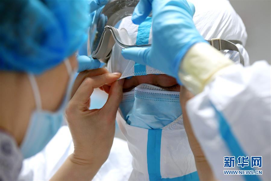 (新華全媒頭條·圖文互動)(10)“與國家同舟,與人民共濟”——新冠肺炎重癥救治同濟醫(yī)院戰(zhàn)“疫”直擊