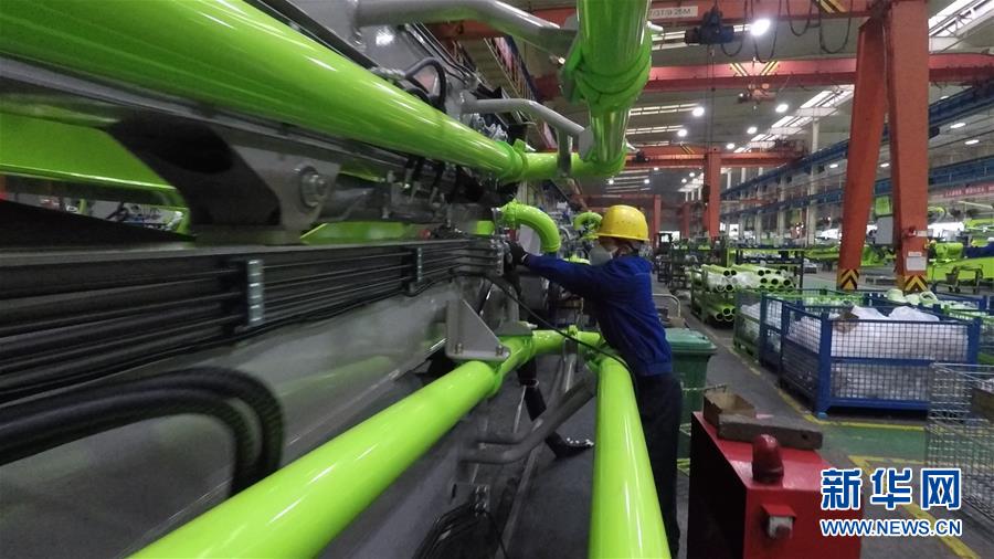 （圖文互動）（1）吃粉擼串，商圈“打卡”，動車出廠——湖南“標簽”復蘇記