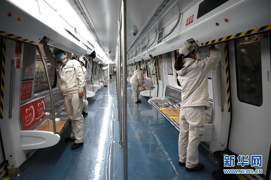 （圖文互動）（3）吃粉擼串，商圈“打卡”，動車出廠——湖南“標簽”復蘇記