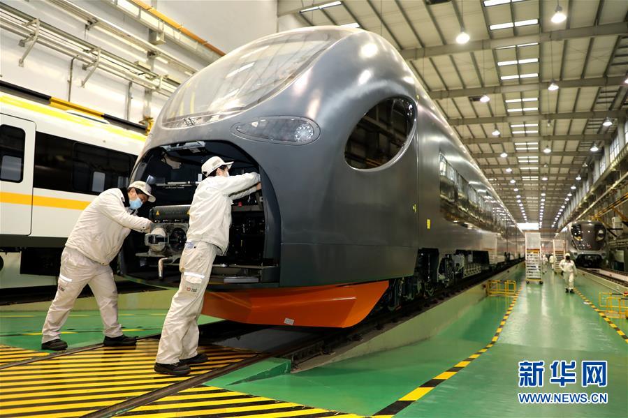 （圖文互動）（6）吃粉擼串，商圈“打卡”，動車出廠——湖南“標簽”復蘇記