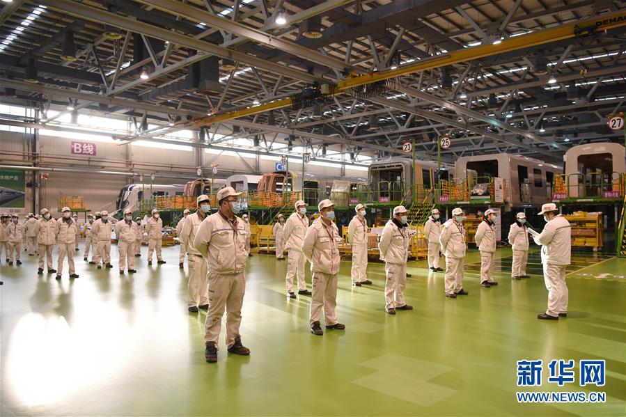 （圖文互動）（7）吃粉擼串，商圈“打卡”，動車出廠——湖南“標簽”復蘇記