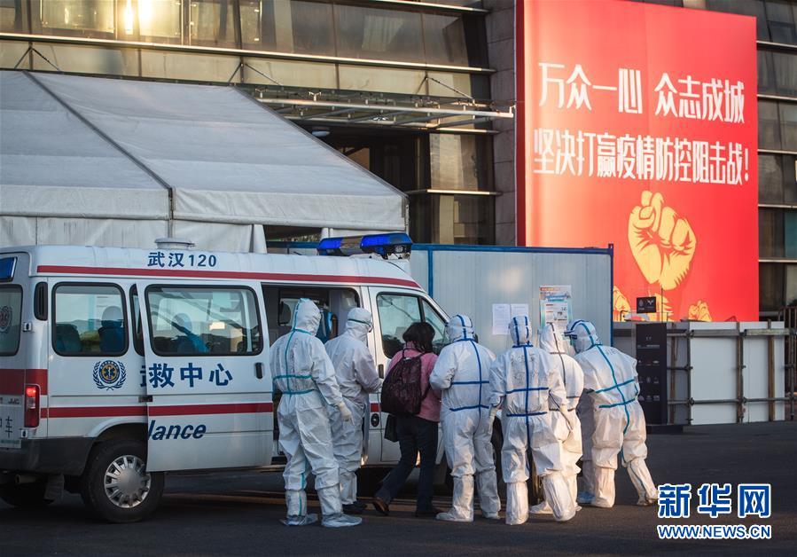 (新華全媒頭條·圖文互動)(1)滄海橫流 英雄本色——致敬抗疫一線的勇士們