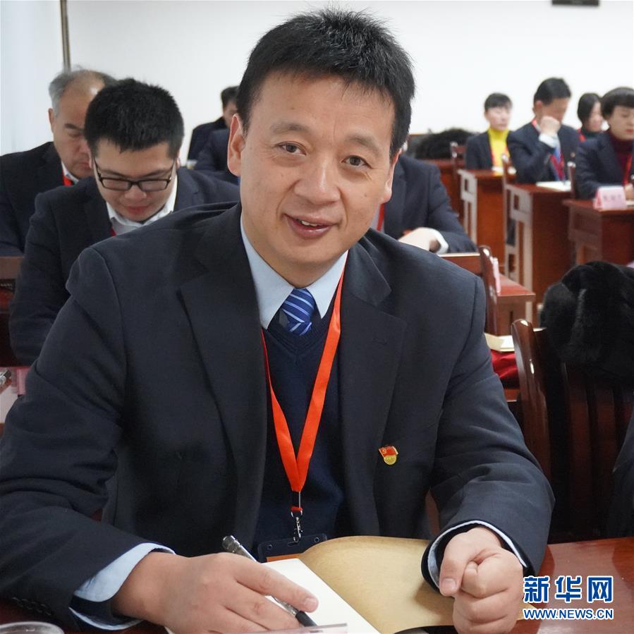 (新華全媒頭條·圖文互動)(4)滄海橫流 英雄本色——致敬抗疫一線的勇士們