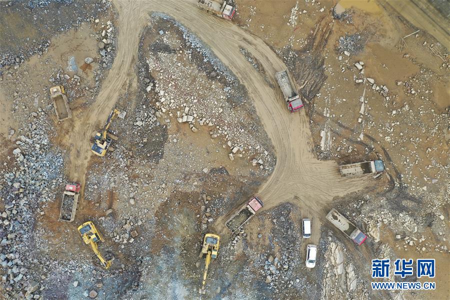 (抓好經濟發展 應對復雜局面·圖文互動)(4)把疫情造成的損失降到最小——廣西生產一線見聞