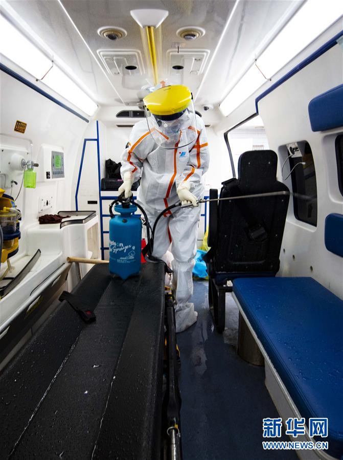 (一線抗疫群英譜·圖文互動)(5)紅區“擺渡人”