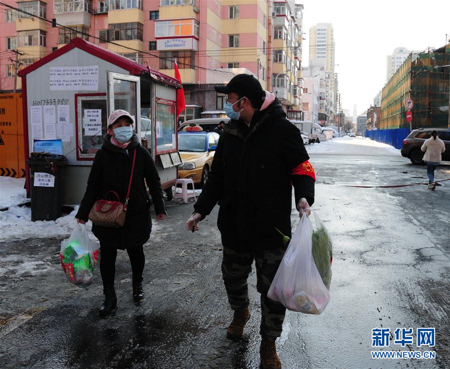 （聚焦疫情防控·圖文互動）（1）不知你是誰，知你為了誰——社區戰“疫”志愿者群像