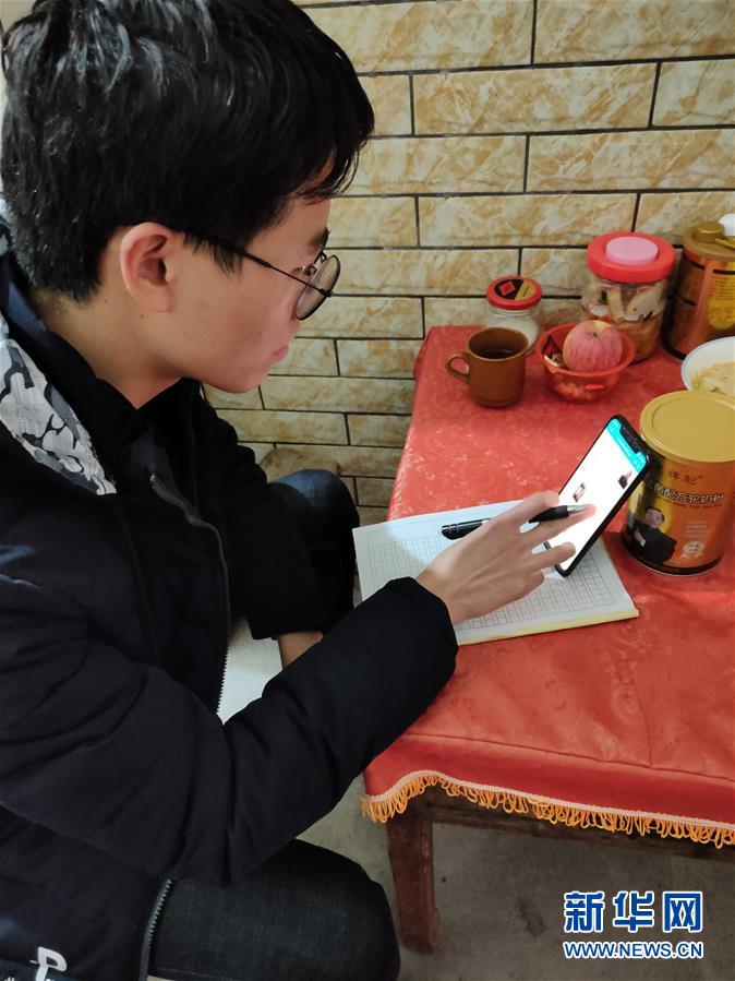 （新華網·圖文互動）（1）為“逆行者”后方護航，這些大學生的假期不一般