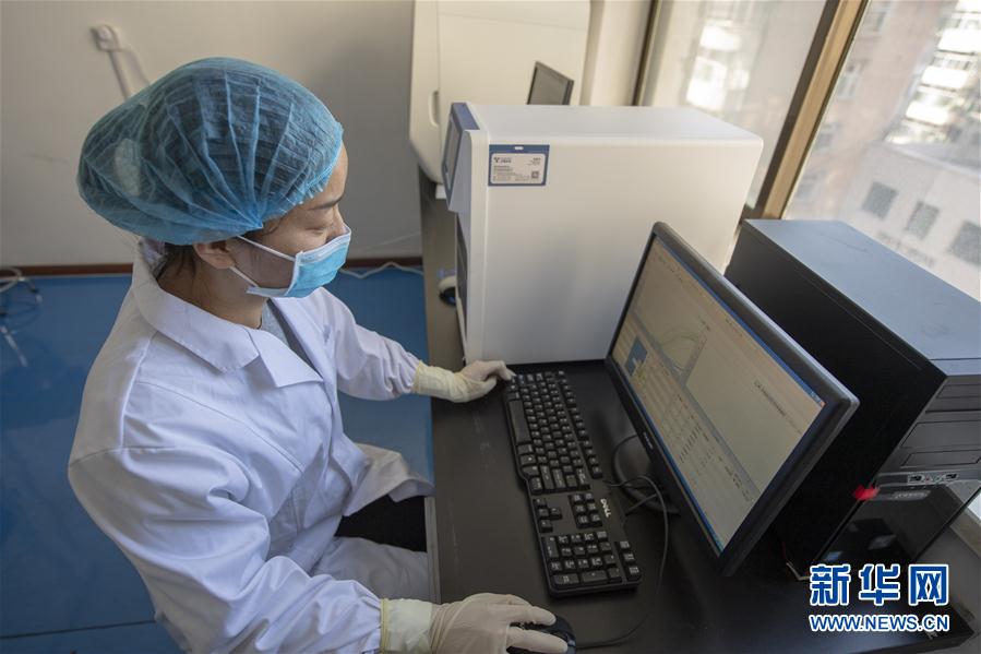 (一線抗疫群英譜·圖文互動)(2)“90后”檢驗員張慧變:每個樣本都是一份沉甸甸的責任
