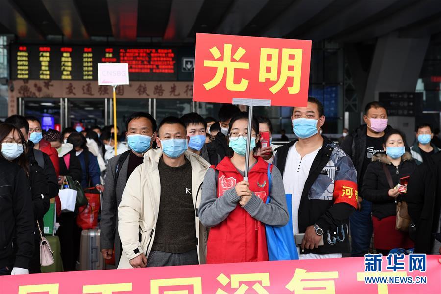 (在習(xí)近平新時代中國特色社會主義思想指引下——新時代新作為新篇章·習(xí)近平總書記關(guān)切事·圖文互動)(14)精準(zhǔn)發(fā)力抓統(tǒng)籌——各地落實“分區(qū)分級”有序恢復(fù)生產(chǎn)生活