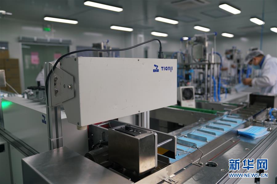 （聚焦疫情防控·圖文互動）（1）口罩機“微創新”里的工匠精神