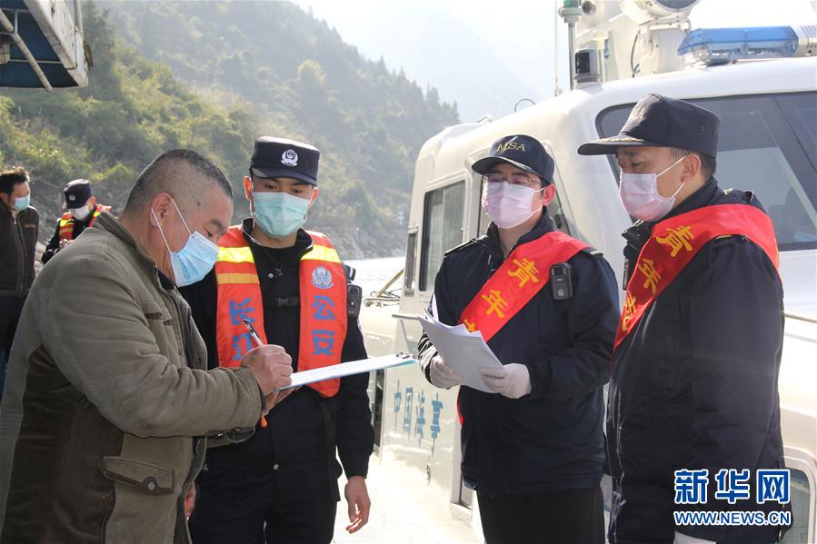 (聚焦疫情防控·圖文互動)(2)長江入湖北第一關的“疫”線守門員