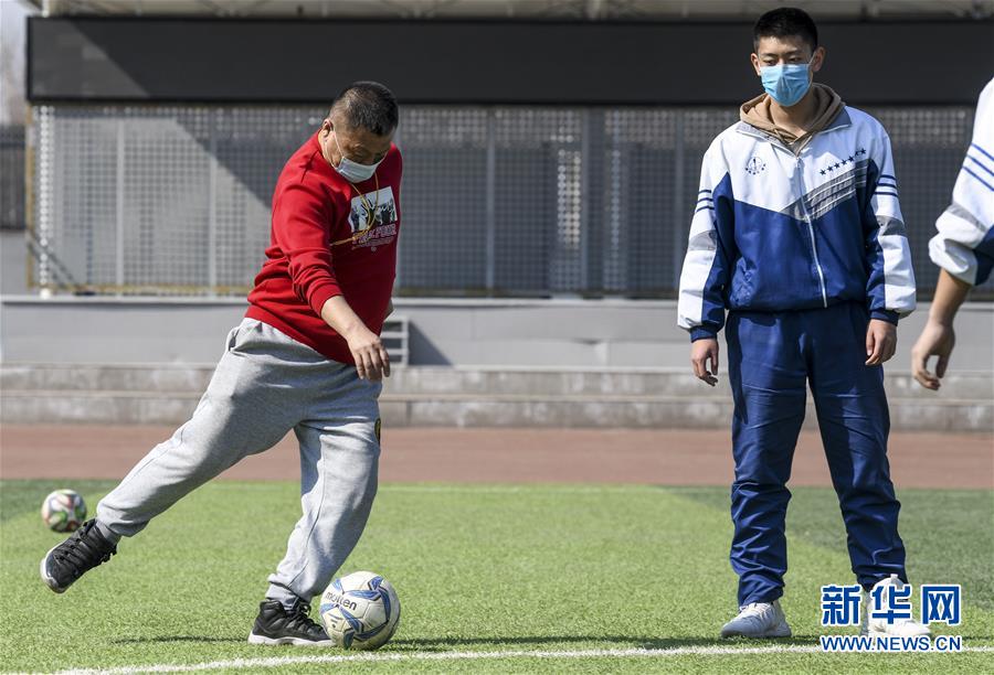 （圖文互動(dòng)）（4）“早”安同學(xué)，“早”安老師！——新疆初高中畢業(yè)班復(fù)課一周回訪見(jiàn)聞