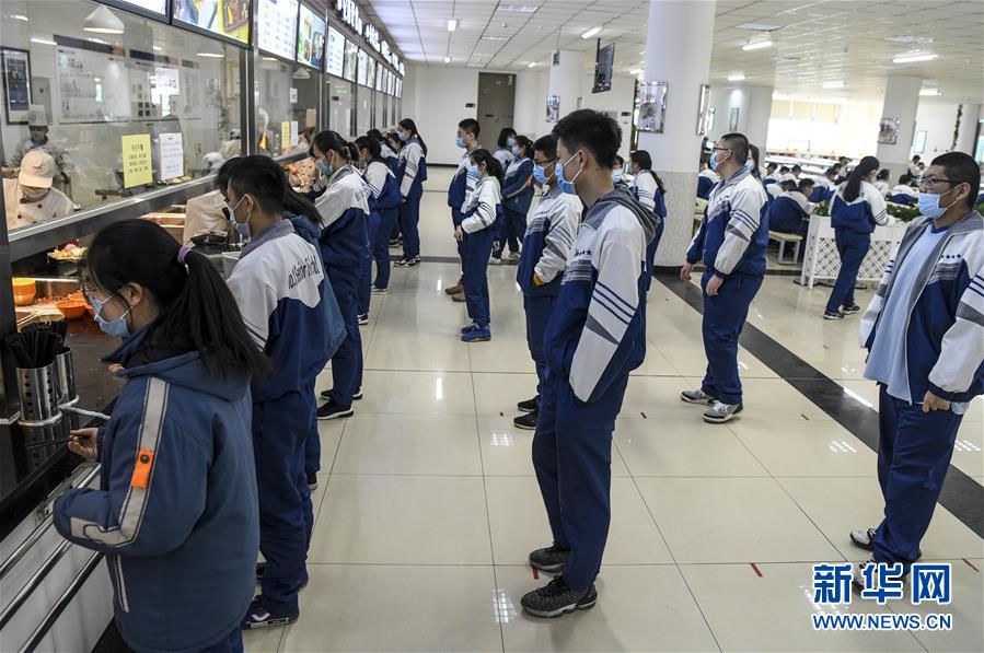 （圖文互動(dòng)）（7）“早”安同學(xué)，“早”安老師！——新疆初高中畢業(yè)班復(fù)課一周回訪見(jiàn)聞