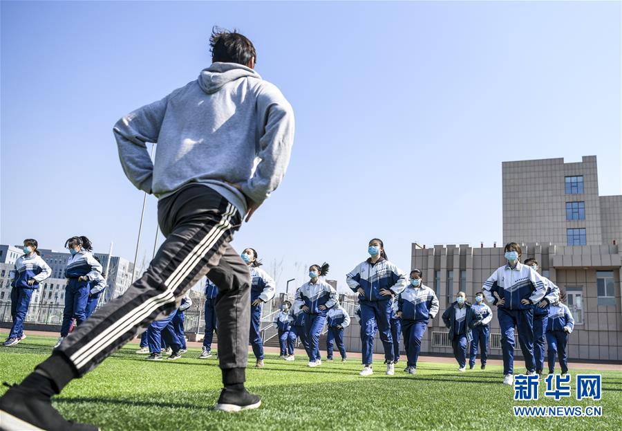 （圖文互動(dòng)）（11）“早”安同學(xué)，“早”安老師！——新疆初高中畢業(yè)班復(fù)課一周回訪見(jiàn)聞