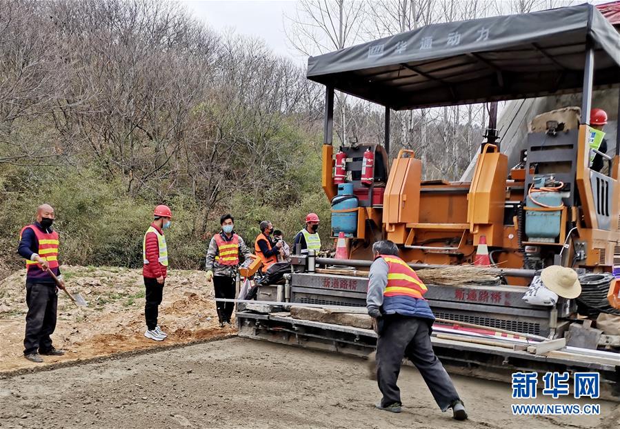 （聚焦復工復產·圖文互動）（7）河南：撤卡不撤防 復工復產忙