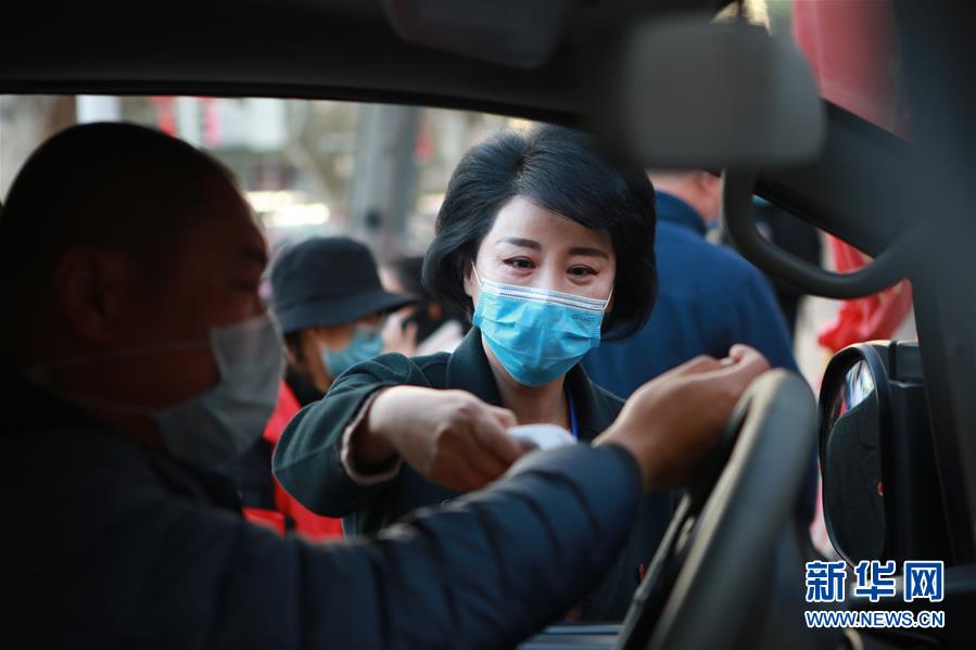 （習近平致敬的戰“疫”英雄·下沉干部篇·圖文互動）（2）他們，挺身而出守防線