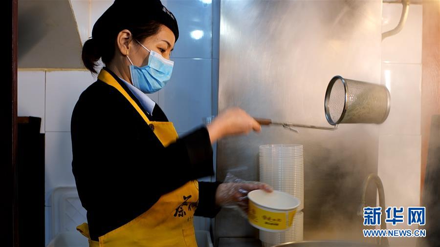 （新華全媒頭條·習近平致敬的戰“疫”英雄·武漢人民篇·圖文互動）（15）壯哉，大武漢——獻給英雄的武漢人民