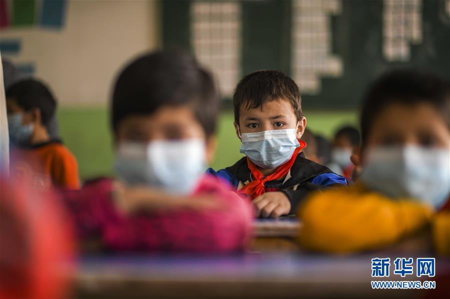 (決戰決勝脫貧攻堅·圖文互動)(14)決戰昆侖——新疆聚焦10個未摘帽縣展開深度貧困攻堅戰