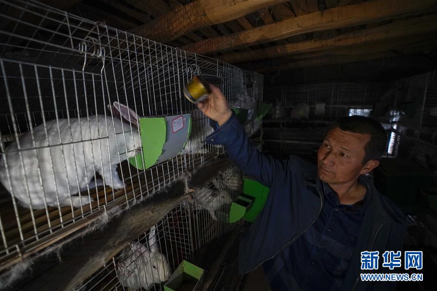 (決戰決勝脫貧攻堅·圖文互動)(15)決戰昆侖——新疆聚焦10個未摘帽縣展開深度貧困攻堅戰