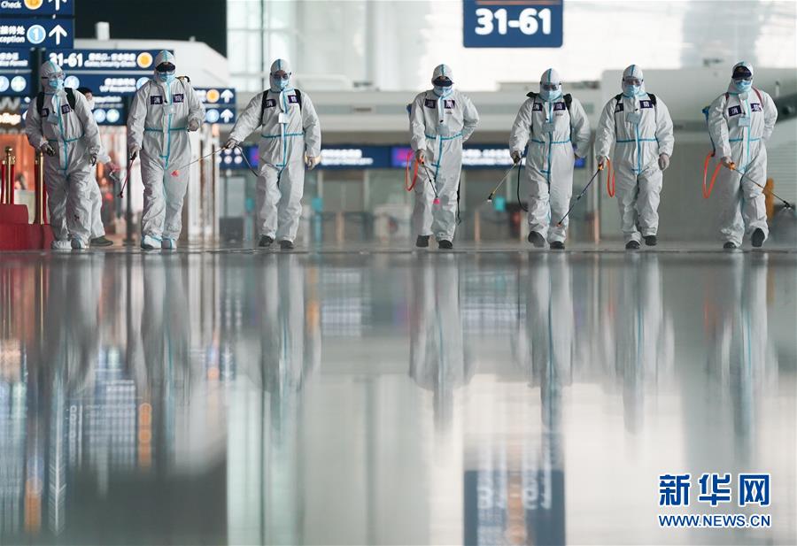 (聚焦疫情防控)(4)武漢天河機場為復(fù)航開展消殺作業(yè)