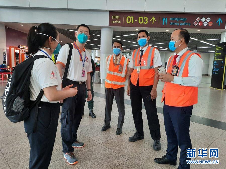 (國際疫情·圖文互動)(4)“工作忙碌又細致,經驗豐富又專業”——一名柬埔寨青年眼中的中國援柬抗疫醫療專家組