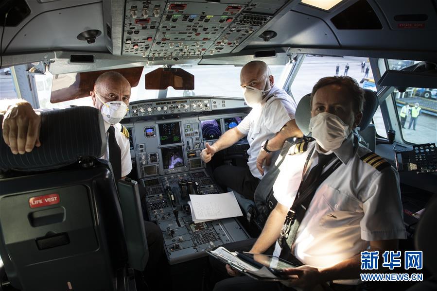 (圖文互動·國際疫情)(3)通訊:3.8萬公里的航程 跨越大洋的情誼——記阿根廷從中國運載防疫物資