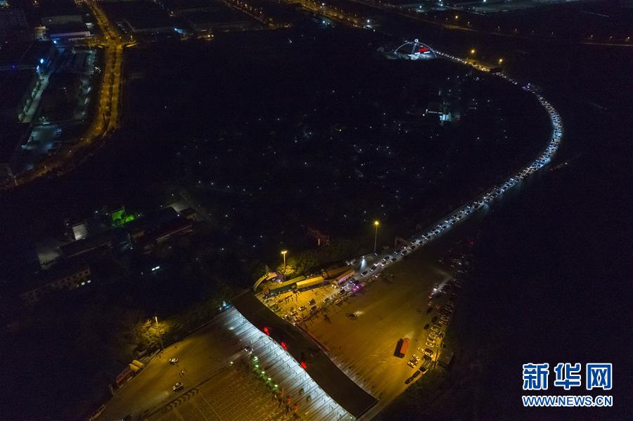 (新華全媒頭條·圖文互動(dòng))(14)上下同心,守望相助——中國抗疫眾志成城的生動(dòng)實(shí)踐