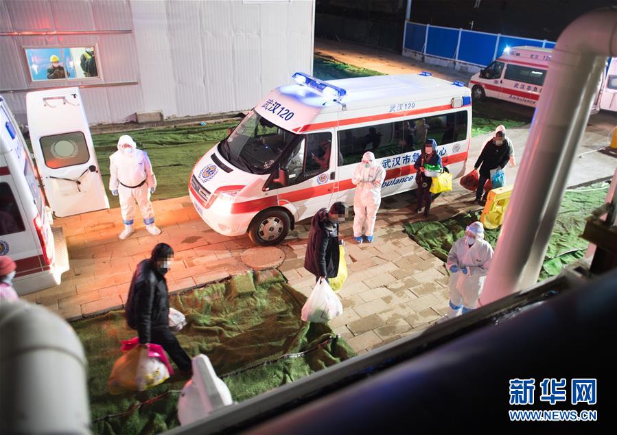 (聚焦疫情防控·圖文互動)(11)分秒必爭!一切為了治病救人——中國抗疫生命至上的生動實(shí)踐