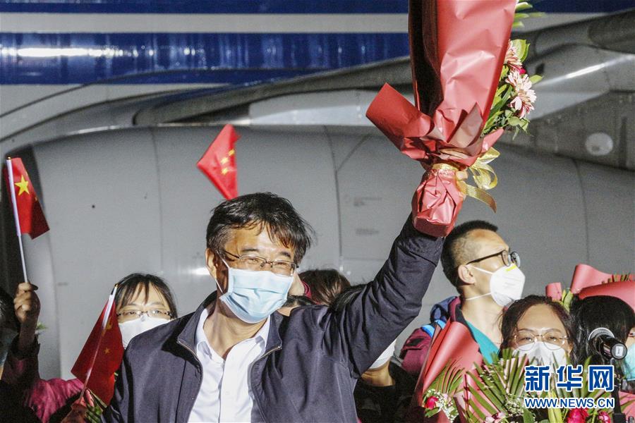 (聚焦疫情防控·圖文互動)(9)分秒必爭!一切為了治病救人——中國抗疫生命至上的生動實(shí)踐