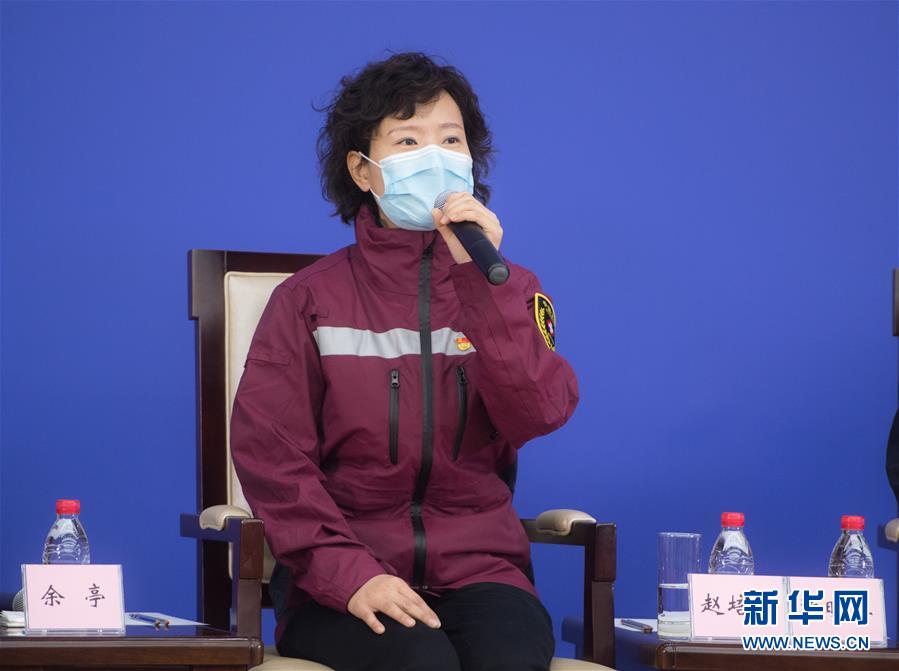 (聚焦疫情防控·圖文互動)(5)分秒必爭!一切為了治病救人——中國抗疫生命至上的生動實(shí)踐