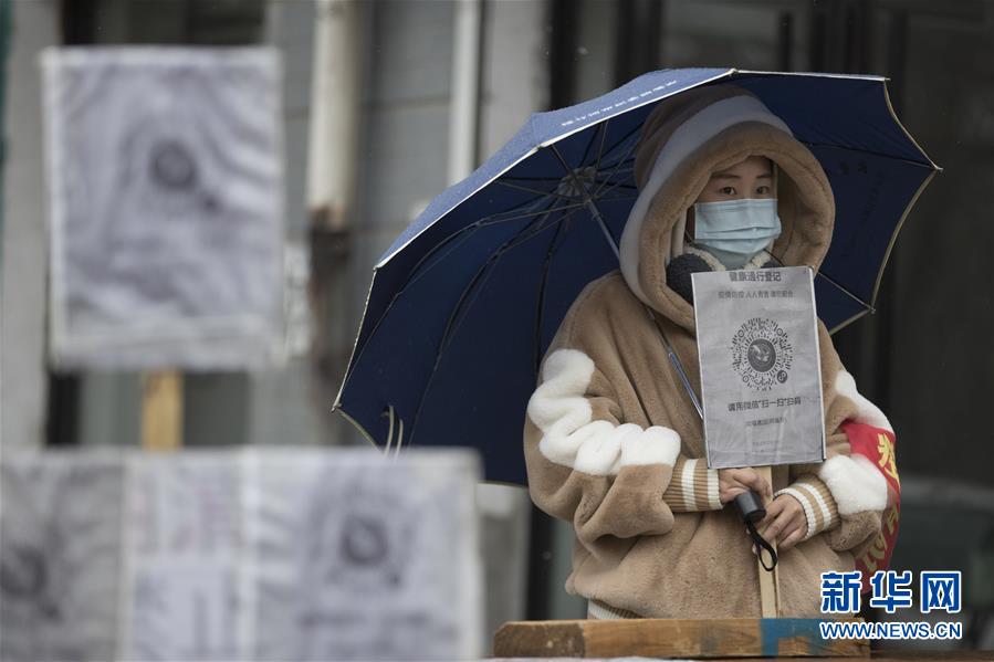 （新華全媒頭條·圖文互動(dòng)）（10）戰(zhàn)斗在防疫最前沿——來(lái)自“五一”國(guó)際勞動(dòng)節(jié)的致敬