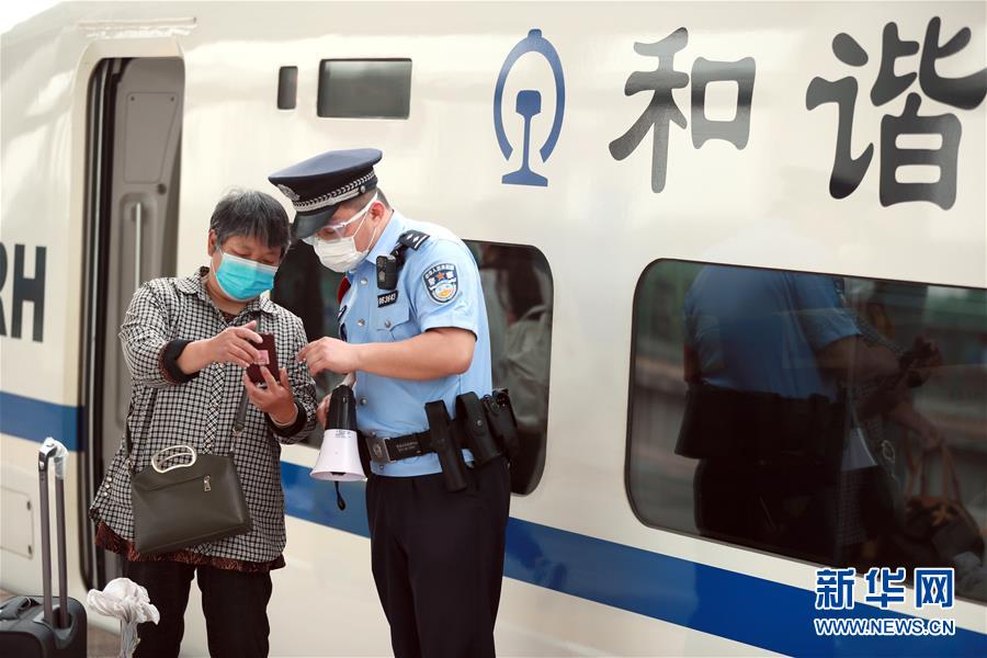 #(經(jīng)濟(jì))(2)全國鐵路迎來返程客流高峰